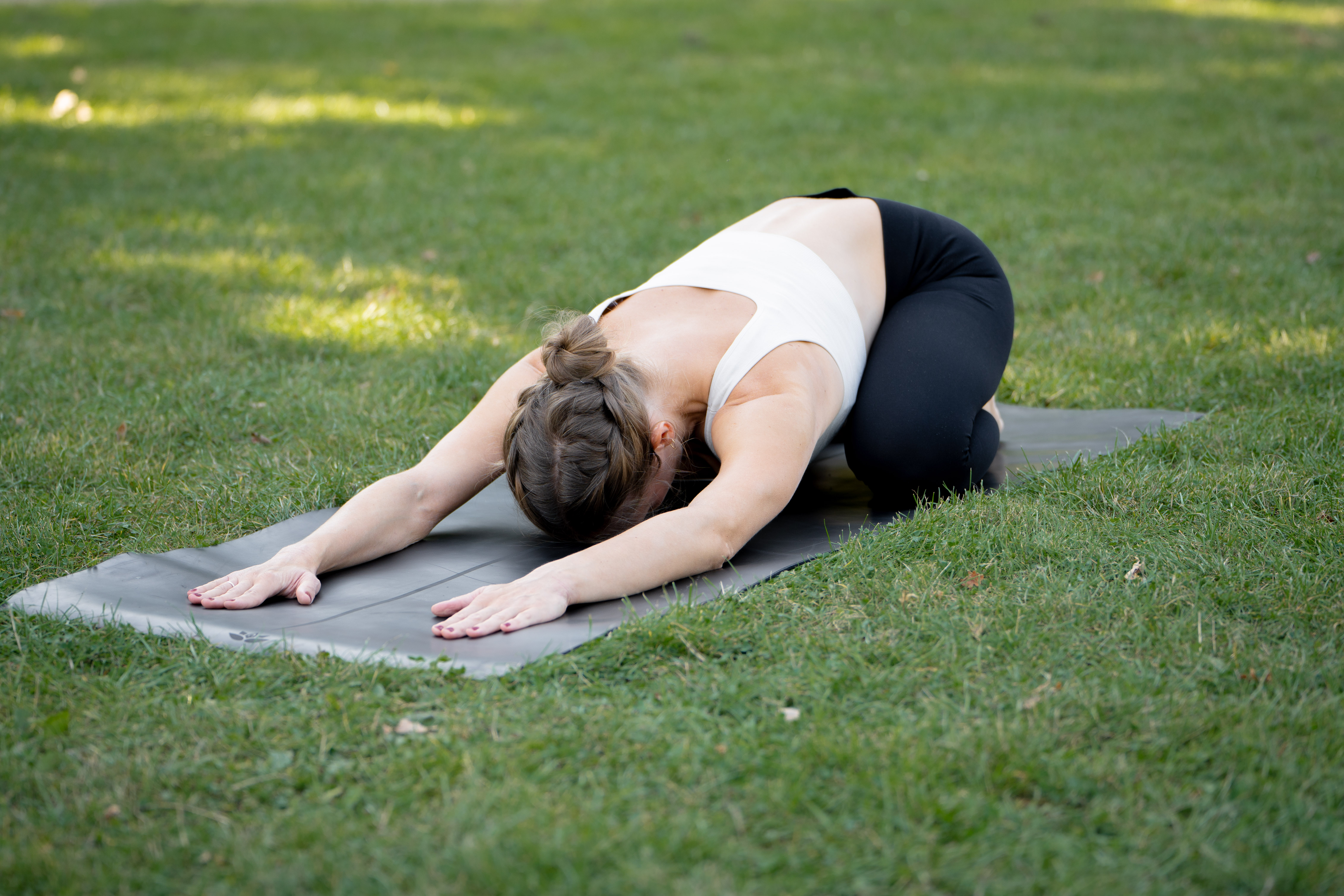 Yoga-Übung gegen Rückenschmerzen: Stellung des Kindes